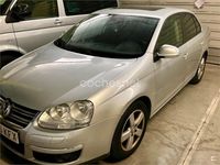 Usado VW Jetta Trendline 102 CV (75 kW) 2008 Gris / plata Berlina