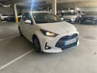 Usado Toyota Yaris Active 115 CV (84 kW) 2025 Blanco Utilitario