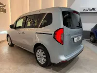 Usado Mercedes T180 116 CV (85 kW) 2023 Gris / plata Monovolumen