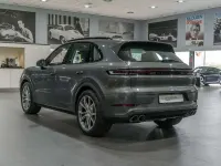 Usado Porsche Cayenne 475 CV (349 kW) 2025 Gris SUV