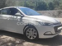 Usado Hyundai i20 84 CV (61 kW) 2016 Blanco Berlina