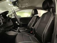 Usado Kia Rio GT-Line 120 CV (88 kW) 2023 Gris Utilitario