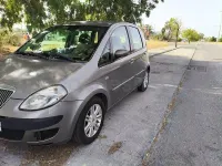 Usado Lancia Musa 95 CV (69 kW) 2005 Beige Monovolumen