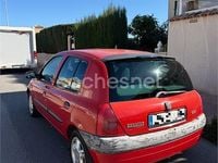 Usado Renault Clio II 75 CV (55 kW) 2001 Rojo Berlina