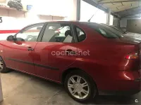 Usado Seat Cordoba Stylance 75 CV (55 kW) 2006 Granate Berlina