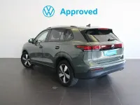 Usado VW Tiguan Life 150 CV (110 kW) 2024 Verde SUV
