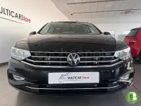 Usado VW Passat Executive 150 CV (110 kW) 2023 Negro Familiar