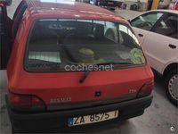 Usado Renault Clio 60 CV (44 kW) 1996 Rojo Utilitario