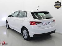 Usado Skoda Fabia Ambition 95 CV (69 kW) 2023 Blanco Berlina
