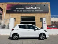 Usado Toyota Yaris Hybrid Active 100 CV (73 kW) 2016 Blanco Utilitario