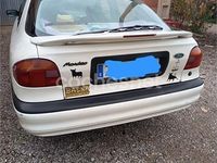 Usado Ford Mondeo Ghia 136 CV (100 kW) 1993 Blanco Familiar
