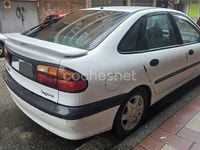 Usado Renault Laguna 110 CV (80 kW) 1999 Blanco Berlina