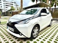 Usado Toyota Aygo X-play 69 CV (50 kW) 2015 Blanco Utilitario