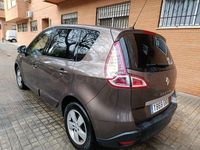 Usado Renault Scénic III Dynamique 130 CV (95 kW) 2010 Marrón Monovolumen