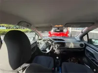 Usado Toyota Yaris Active 99 CV (72 kW) 2015 Blanco Utilitario