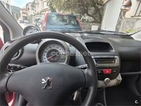Usado Peugeot 107 68 CV (50 kW) 2010 Rojo Utilitario