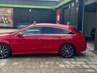 Usado Mercedes CLA220 Shooting Brake 177 CV (130 kW) 2016 Rojo Familiar