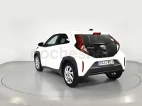 Usado Toyota Aygo X Play 72 CV (52 kW) 2025 Blanco SUV
