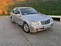 Usado Mercedes C220 Elegance 143 CV (105 kW) 2002 Gris / plata Berlina
