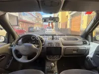 Usado Renault Clio II 60 CV (44 kW) 1998 Gris / plata Berlina