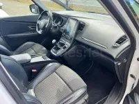 Usado Renault Scénic Zen 130 CV (95 kW) 2018 Blanco Monovolumen