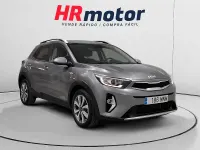 Usado Kia Stonic 100 CV (73 kW) 2024 Gris / plata SUV