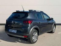 Usado Dacia Sandero Comfort 91 CV (66 kW) 2021 Gris Utilitario