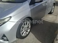 Usado Toyota Auris Active 90 CV (66 kW) 2013 Gris / plata Berlina