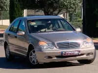 Usado Mercedes C220 Classic 143 CV (105 kW) 2003 Gris / plata Berlina
