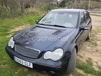 Usado Mercedes C200 Classic 163 CV (119 kW) 2003 Azul Berlina