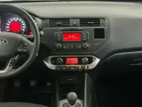 Usado Kia Rio 85 CV (62 kW) 2014 Rojo Berlina