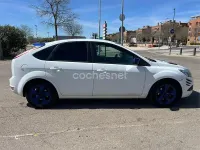 Usado Ford Focus Trend 109 CV (80 kW) 2010 Blanco Berlina