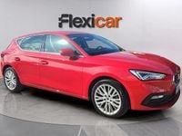 Usado Seat Leon Style 110 CV (80 kW) 2022 Rojo Familiar