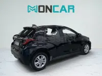 Usado Toyota Yaris Hybrid Active 116 CV (85 kW) 2021 Negro Berlina