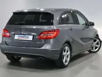 Usado Mercedes B180 109 CV (80 kW) 2014 Gris Utilitario