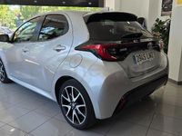 Usado Toyota Yaris Hybrid Plus 116 CV (85 kW) 2021 Gris / plata Berlina