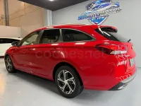 Usado Hyundai i30 116 HP (85 kW) 2022 Vermelho Carrinha