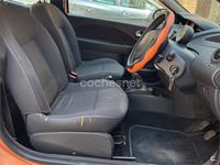 Usado Renault Twingo Dynamique 75 CV (55 kW) 2008 Naranja Utilitario