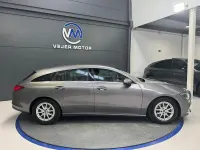 Usado Mercedes CLA200 Shooting Brake 150 CV (110 kW) 2020 Gris / plata Familiar
