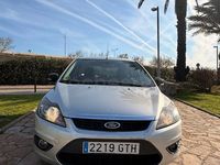 Usado Ford Focus Trend 109 CV (80 kW) 2010 Gris / plata Berlina