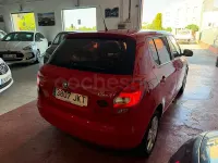 Usado Skoda Fabia Active 90 CV (66 kW) 2016 Rojo Berlina