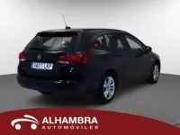 Usado Opel Astra Sport 145 CV (106 kW) 2021 Negro Familiar