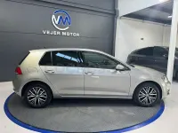 Usado VW Golf VII Business 110 CV (80 kW) 2017 Gris / plata Berlina