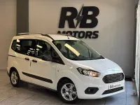 Usado Ford Tourneo Courier Trend 100 CV (73 kW) 2018 Blanco Monovolumen