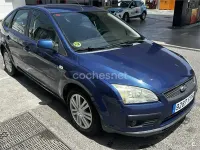Usado Ford Focus Ambiente 90 CV (66 kW) 2007 Azul Berlina