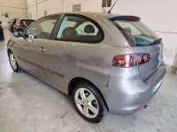 Usado Seat Ibiza 105 CV (77 kW) 2008 Gris / plata Berlina