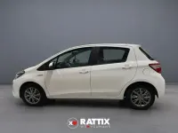 Usado Toyota Yaris Hybrid Active 100 CV (73 kW) 2020 Blanco Berlina