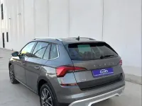 Usado Skoda Kamiq 150 CV (110 kW) 2022 Gris / plata SUV