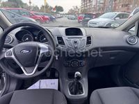 Usado Ford Fiesta Trend 75 CV (55 kW) 2014 Gris / plata Berlina