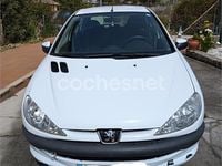 Usado Peugeot 206 70 CV (51 kW) 2005 Blanco Berlina